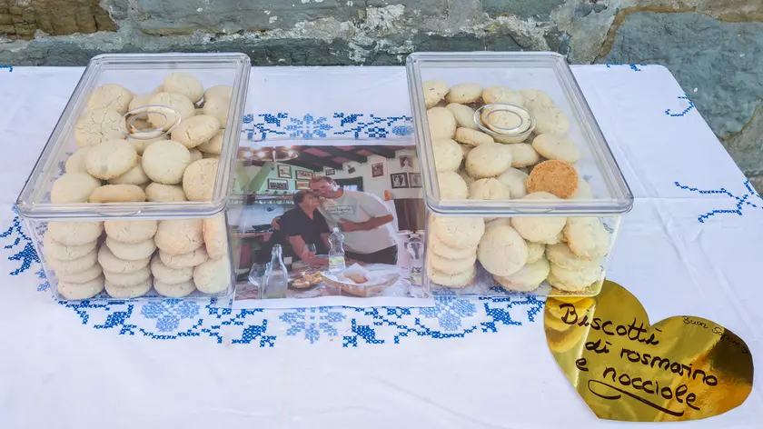 I biscotti alle nocciole e rosmarino provenienti dal negozio che Quirin e Jessica e offerti a fine cerimonia (Petrussi)