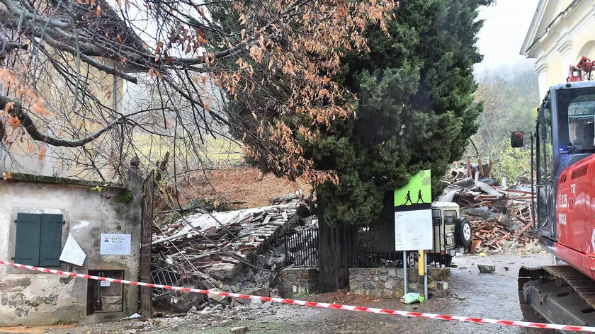 La frana che ha travolto le abitazioni a Brazzano (Petrussi)