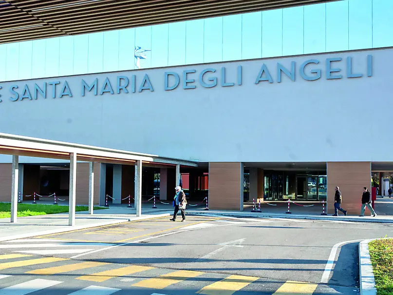 L’Azienda sanitaria ha sigillato i due reparti di medicina © Foto Petrussi / Marco Brisotto