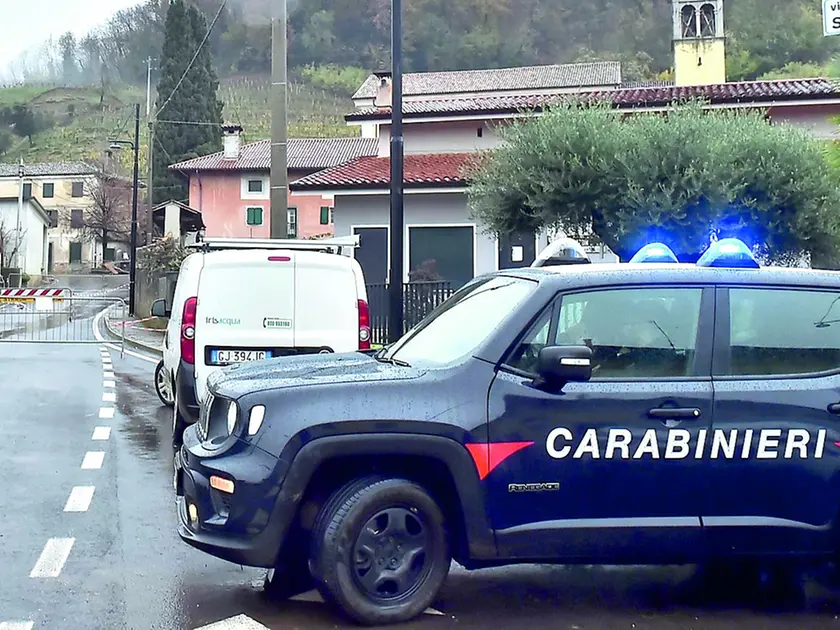 L'atmosfera irreale: Brazzano è transennata. Fotoservizio Petrussi