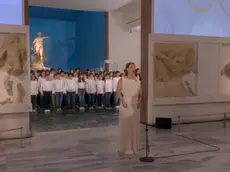 La cerimonia di accensione della fiamma olimpica a Olimpia