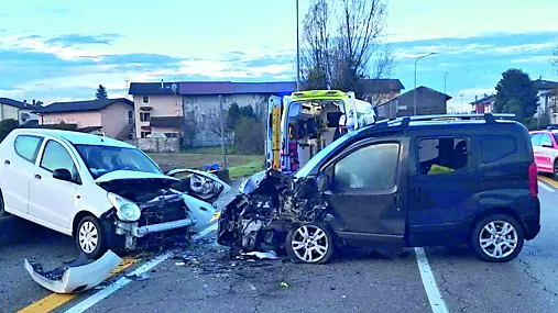 I due mezzi incidentati lungo via della Cartiera a Cordenons