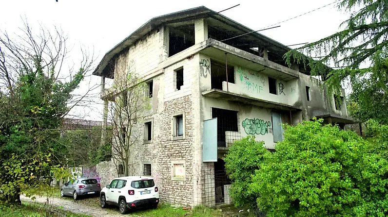 I cadaveri sono stati rinvenuti nell’edificio abbandonato a Beivars