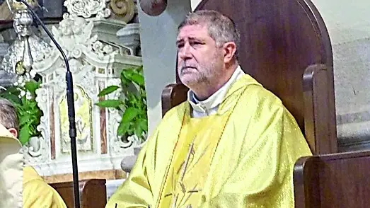 Don Enzo Cudiz durante una messa (foto Parrocchia San Pietro Apostolo Tarcento)