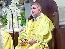 Don Enzo Cudiz durante una messa (foto Parrocchia San Pietro Apostolo Tarcento)