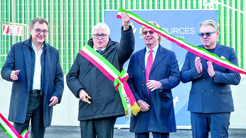 Il sindaco De Toni ha tagliato il nastro del nuovo impianto, con Siciliotti e i vertici di Re2sources ©Foto Petrussi