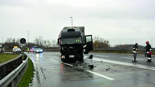 Il camion coinvolto nell'incidente