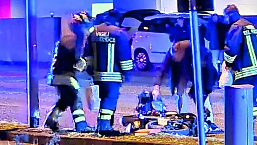 I soccorsi in via Monsignor Corazza dove si è verificato il tamponamento