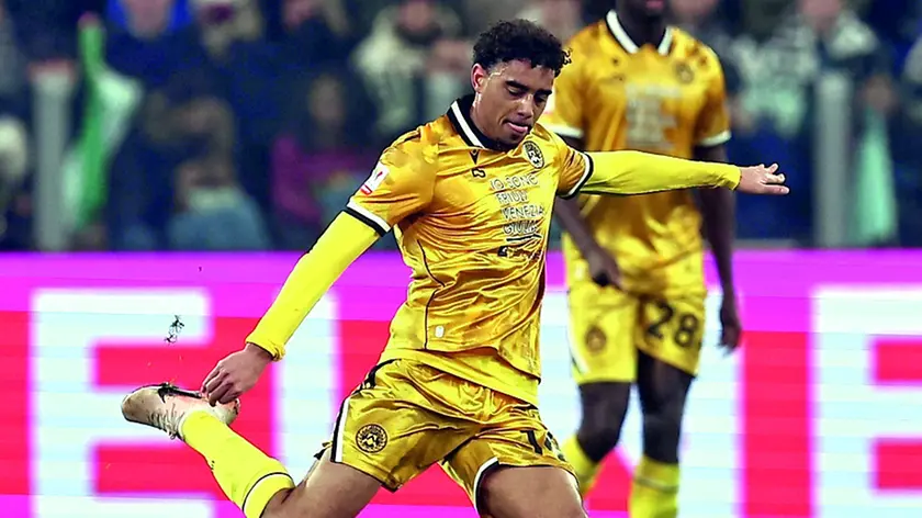 Arthur Atta in azione a Torino contro la Juventus. Il francese si è procurato una lesione muscolare nella gara di Coppa Italia che lo obbligherà a saltare almeno quattro partitefotopetrussi