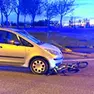 La bicicletta finita sotto l’auto guidata dalla 77enne
