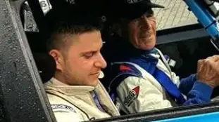 Gianni Marchiol al volante durante una gara automobilistica