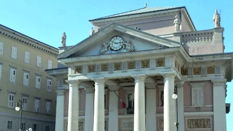 Il palazzo che in piazza della Borsa a Trieste ospita la Cciaa Venezia Giulia