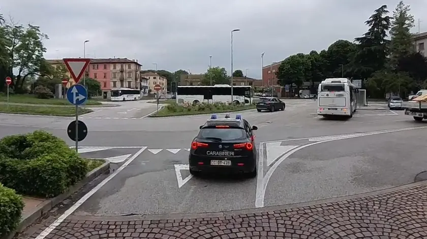 Il giovane è stato identificato dai carabinieri di Udine grazie alle telecamere di videosorveglianza