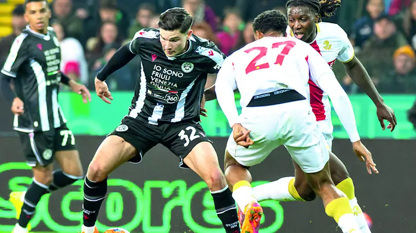 kkelenkamp in azione: l’olandese è una soluzione per la fascia sinistra fotopetrussi