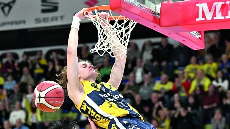 Una poderosa schiacciata di Francesco Ferrari che ha trascinato i suoi con una partita davvero positiva foto petrussi