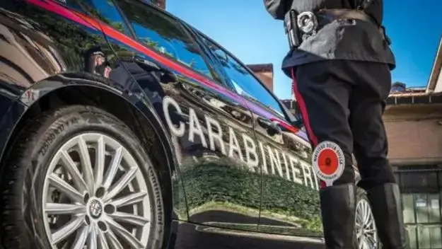 Sono stati i carabinieri e intercettare il giovane, procedendo all'arresto