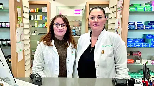 Le farmaciste Giulia Tellan e Chiara Azzaretti
