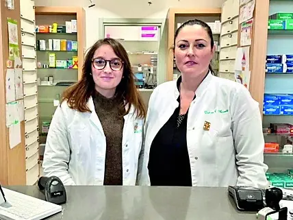 Le farmaciste Giulia Tellan e Chiara Azzaretti