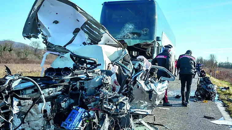 I carabinieri impegnati nei rilievi dell’incidente © Foto Petrussi / Marco Brisotto