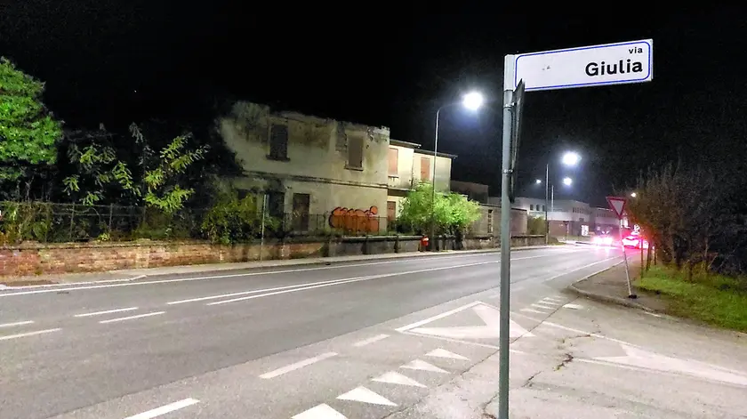 Alcuni degli immobili di via Giulia e via Buttrio in stato di abbandono e oggetto frequente dell’attenzione delle forze dell’ordine /foto petrussi