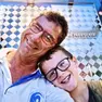 Giovanni Trame sorridente assieme al papà