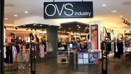 L'ingresso di un negozio di abbigliamento della catena Ovs.