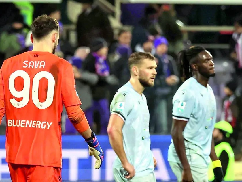 Lo sguardo nel vuoto del capitano Jesper Karlstrom con Solet a proprio fianco dopo la figuraccia di Firenze FOTO PETRUSSI