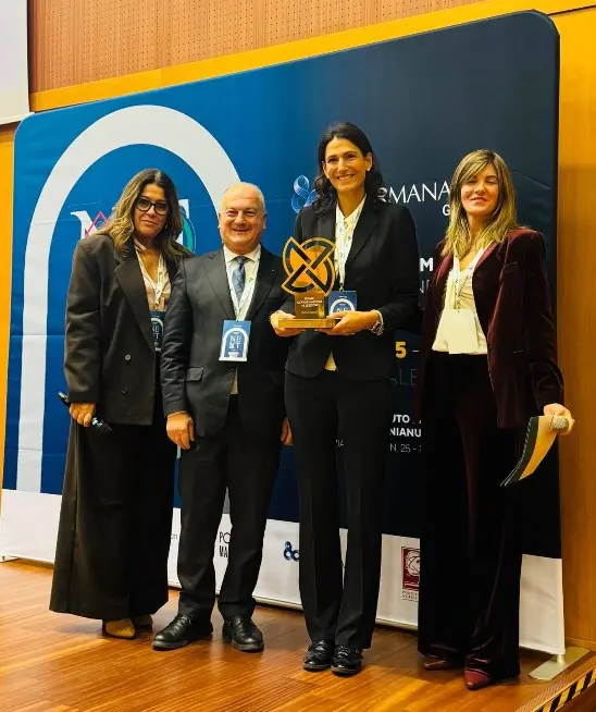 Elena Chiarella (terza da destra) con gli altri premiati