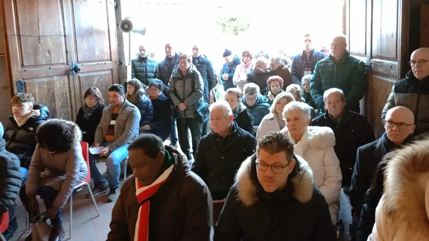 La messa celebrata dal vescovo per gli alluvionati di Versa. Fotoservizio Calligaris