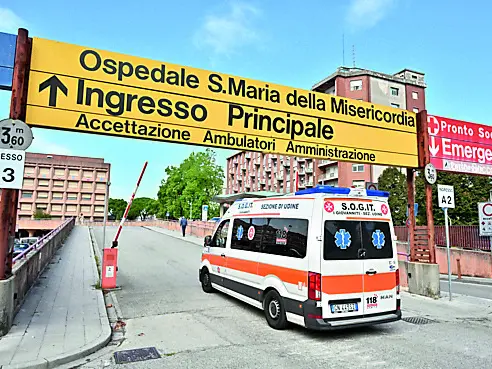 Nella foto in alto, l’ingresso al Pronto soccorso dell’ospedale di Udine