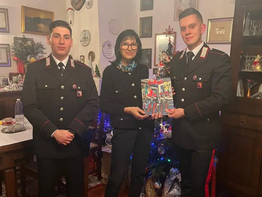 La donna che ha subito la rapina omaggiata dai carabinieri di Cividale