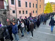 La lunga coda per accedere alla Galleria digitale in piazza Vittoria Foto Roberto Marega