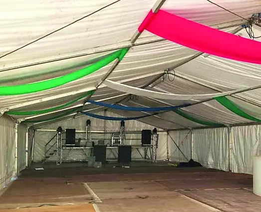 Il tendone per i festeggiamenti allestito in località Spin, a Ovaro