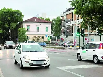 Una veduta di via Montereale nell’area del vecchio ingresso ospedaliero