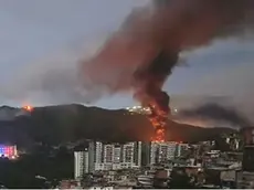 Fuoco a Fuerte Tiuna, a Caracas, la base militare più grande del Venezuela