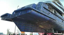 Lo scafo realizzato da Seadock è lungo 43,12 metri, largo 8,75 e alto 12,65