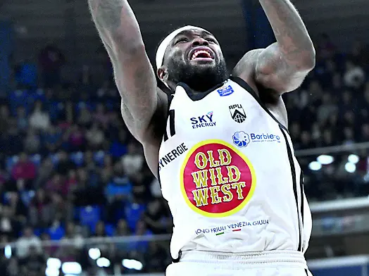 Mekowulu in azione contro l’Olimpia Milano ©Foto Petrussi