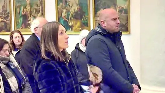 Mamma Alessandra e papà Marco, circondati dall’affetto dei presenti