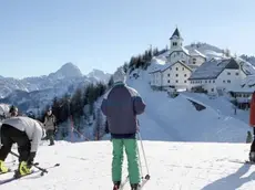 Sciatori sul monte Lussari in una foto d'archivio