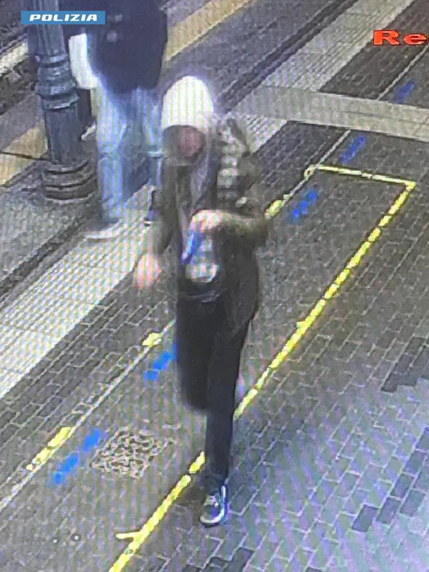 In un frame della Polizia di Stato, il cittadino croato 36enne, già noto alla Polizia Ferroviaria, fermato per l'aggressione al capotreno Alessandro Ambrosio
