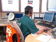 Un addetto al centralino in una foto di archivio