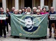 Una manifestazione per la liberazione di Alberto Trentini