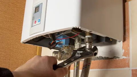 Il montaggio di una caldaia.