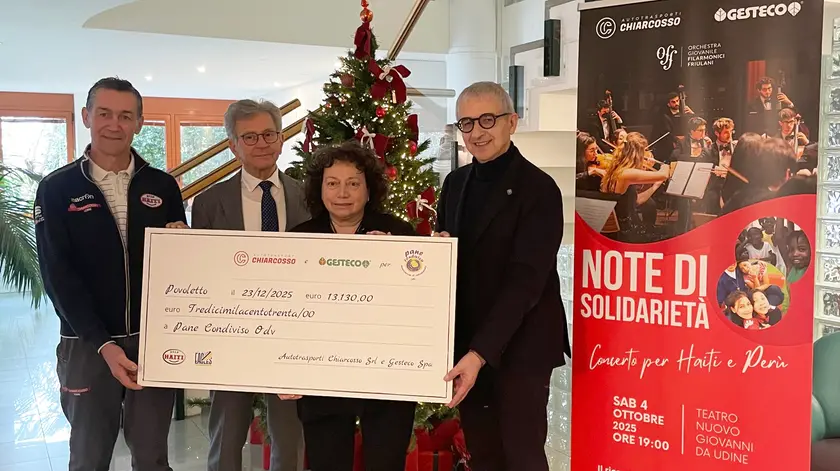 Consegnato l'assegno per sostenere bambini e adolescenti delle aree più povere