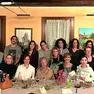 Lucilla Varisco, 98 anni, al centro della foto assieme ad alcuni ex allievi