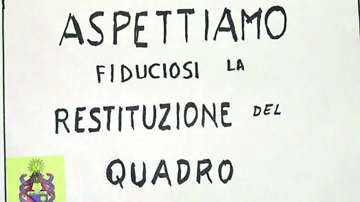 Il cartello esposto dopo il furto
