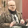Mario Cuttini legge in chiesa le Sacre Scritture grazie al suo computer e uno dei libretti scritti anche in Braille