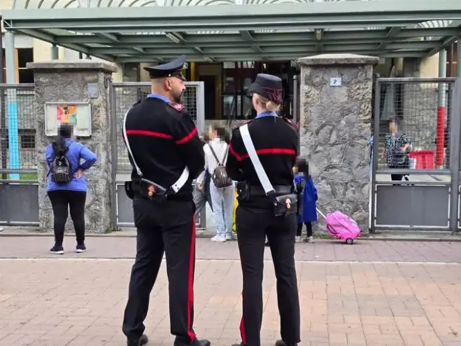I carabinieri sono intervenuti su richiesta del preside in una scuola della Bassa friulana