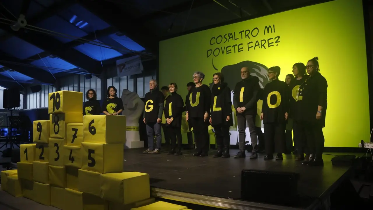 Il flash mob per ricordare Giulio Regeni (Foto Bonaventura)