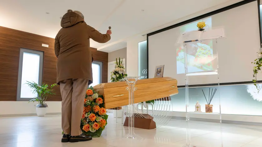 A Gemona aperta la camera ardente di Alessandro Venier, ucciso e fatto a pezzi dalla madre e dalla compagna